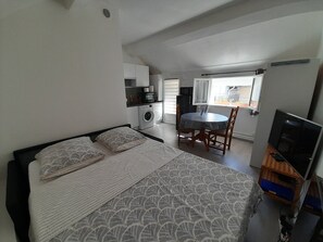 1 bedroom, free WiFi, bed sheets