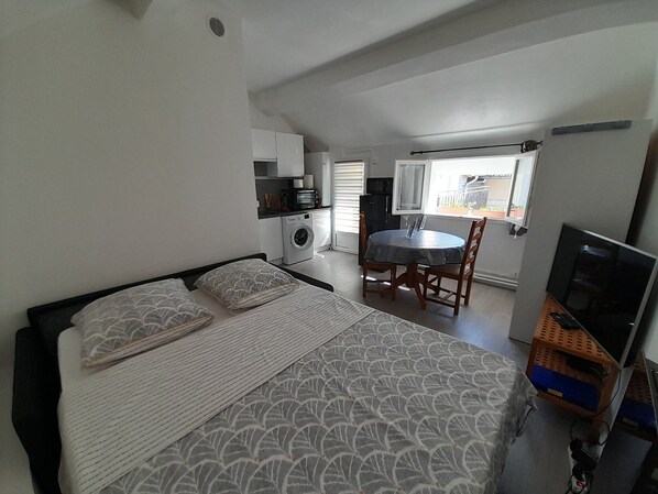 1 chambre, accès au Wi-Fi (inclus), literie fournie