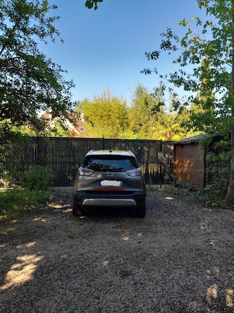 Property grounds. Charming studio in Bois-le-Roi with private parking