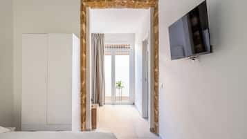 Apartamento, 2 quartos, sacada | Berços (sobretaxa), Wi-Fi de cortesia, roupa de cama