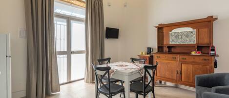 Departamento, 2 habitaciones, balcón | Comedor