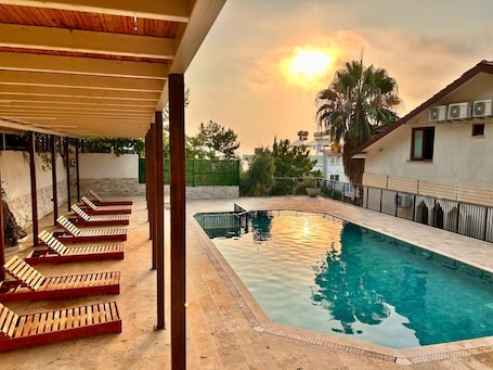 Seasonal outdoor pool