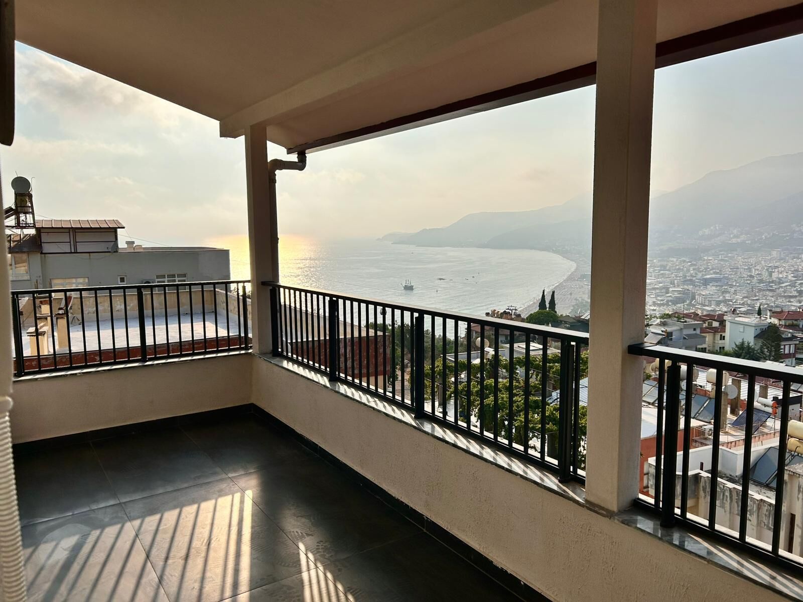 华丽顶层房, 1 张大床和 1 张沙发床, 阳台, 海景 | 客房景观