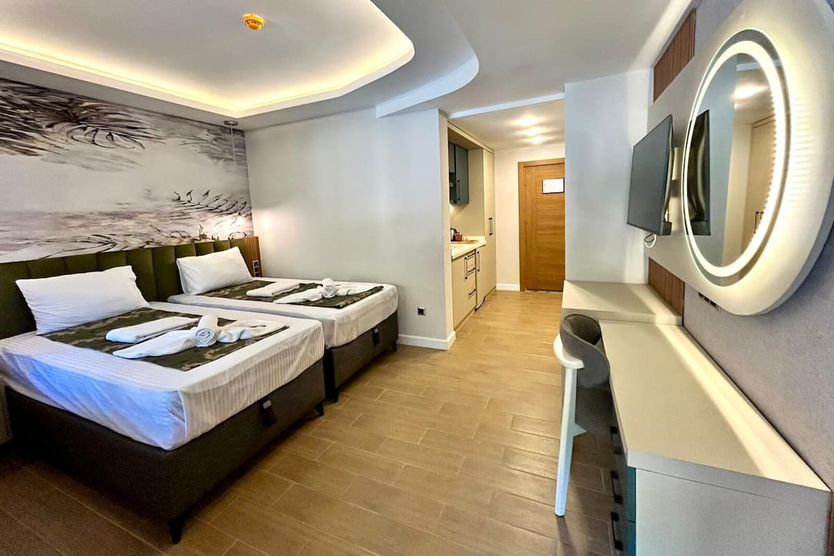 Standard Room, 1 Queen Bed