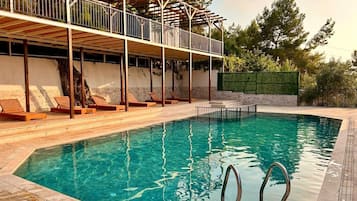 Piscina externa sazonal