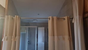 Shower, hair dryer, towels, toilet paper - Charming Corsican cottage (Pianottoli-Caldarello)