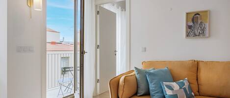 Departamento familiar | Área de sala de estar | Smart TV de 32 pulgadas con canales por cable