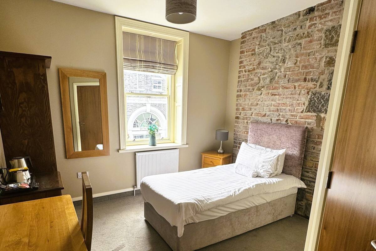 Standard Single Room | Desk, wheelchair access