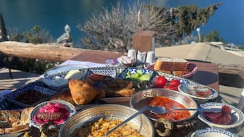 Free daily cooked-to-order breakfast