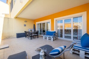 Outdoor dining - Vale Parra Vilage  with swimming pool (Guia)