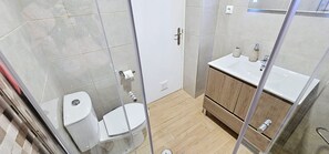 Shower, hair dryer, towels - Vaumar — Apartment with Pool between Praia do Vau and Praia da Rocha (Portimão)