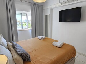 1 habitación, tabla de planchar con plancha, wifi gratis y ropa de cama 