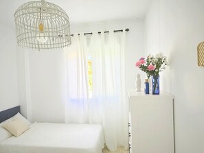 2 bedrooms, iron/ironing board, internet, bed sheets