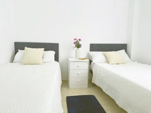 2 bedrooms, iron/ironing board, Internet, bed sheets