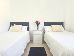 2 chambres, fer et planche à repasser, accès à Internet, literie fournie