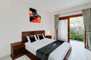 Desk, WiFi (free), bed sheets - Collection O Bali Sanur near Bali Mandara Hospital (Denpasar)