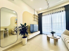 Apartamento premium, sacada, vista para a cidade | Área de estar