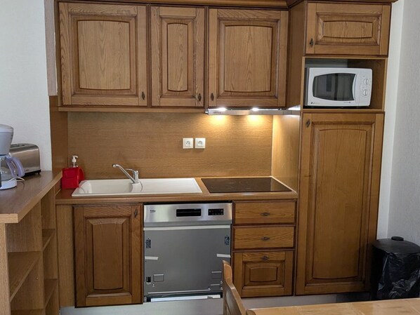 Four à micro-ondes, lave-vaisselle