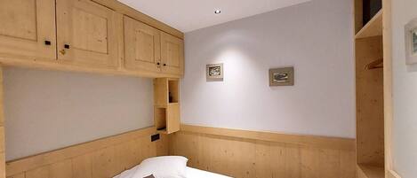 2 bedrooms