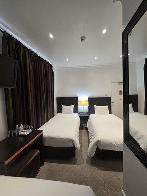 Standard Quadruple Room | Iron/ironing board, free WiFi