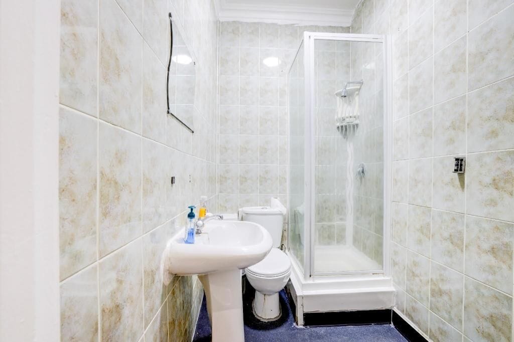 Economy Single Room | Bathroom | Shower, hair dryer, towels, soap