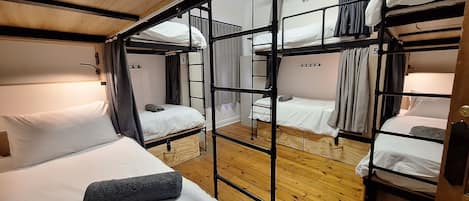 Dormitorio compartido, no fumadores, patio | Ropa de cama