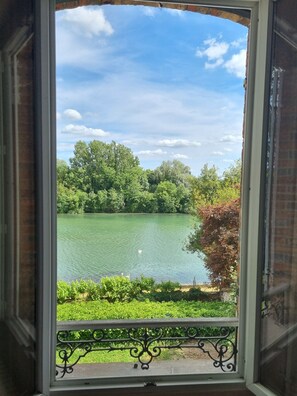 Superior Double Room, Ensuite, River View (4 épis Gîtes de France) | Free WiFi