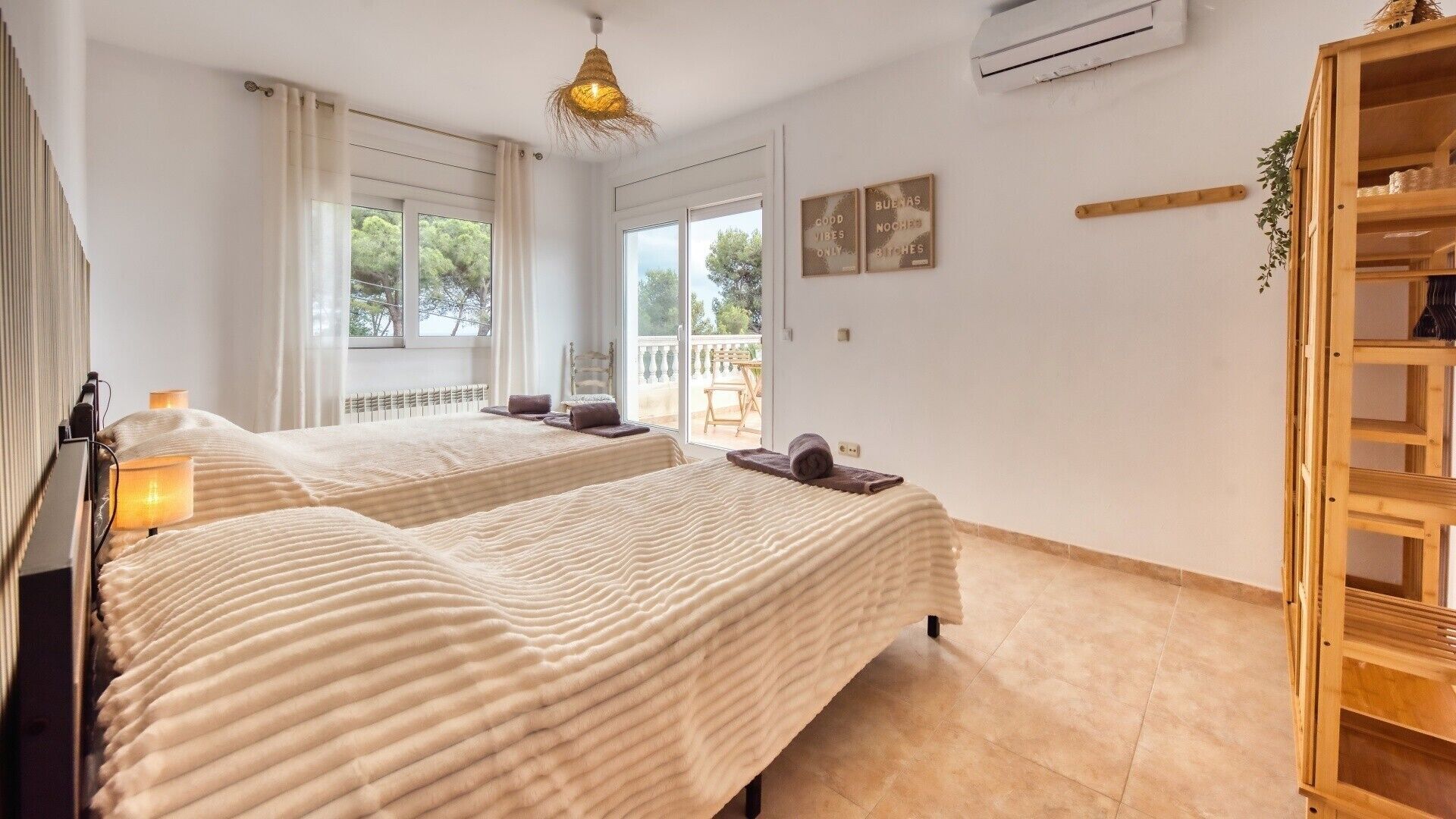 4 slaapkamers, een strijkplank/strijkijzer, wifi, beddengoed