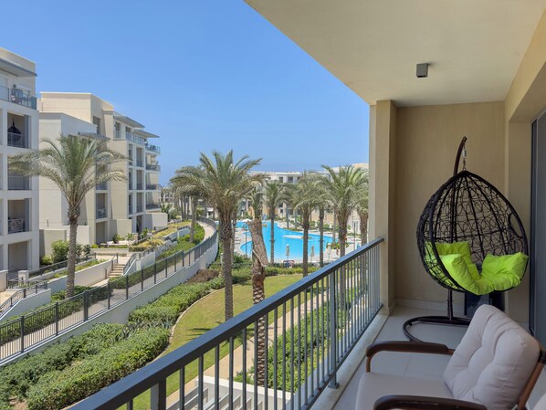 Appartement Confort, balcon, vue piscine | Terrasse/Patio