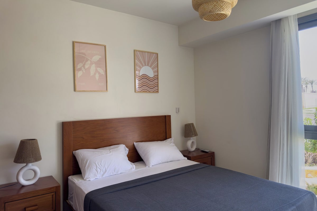 Departamento Confort, balcón | Escritorio y espacio para trabajar con laptop