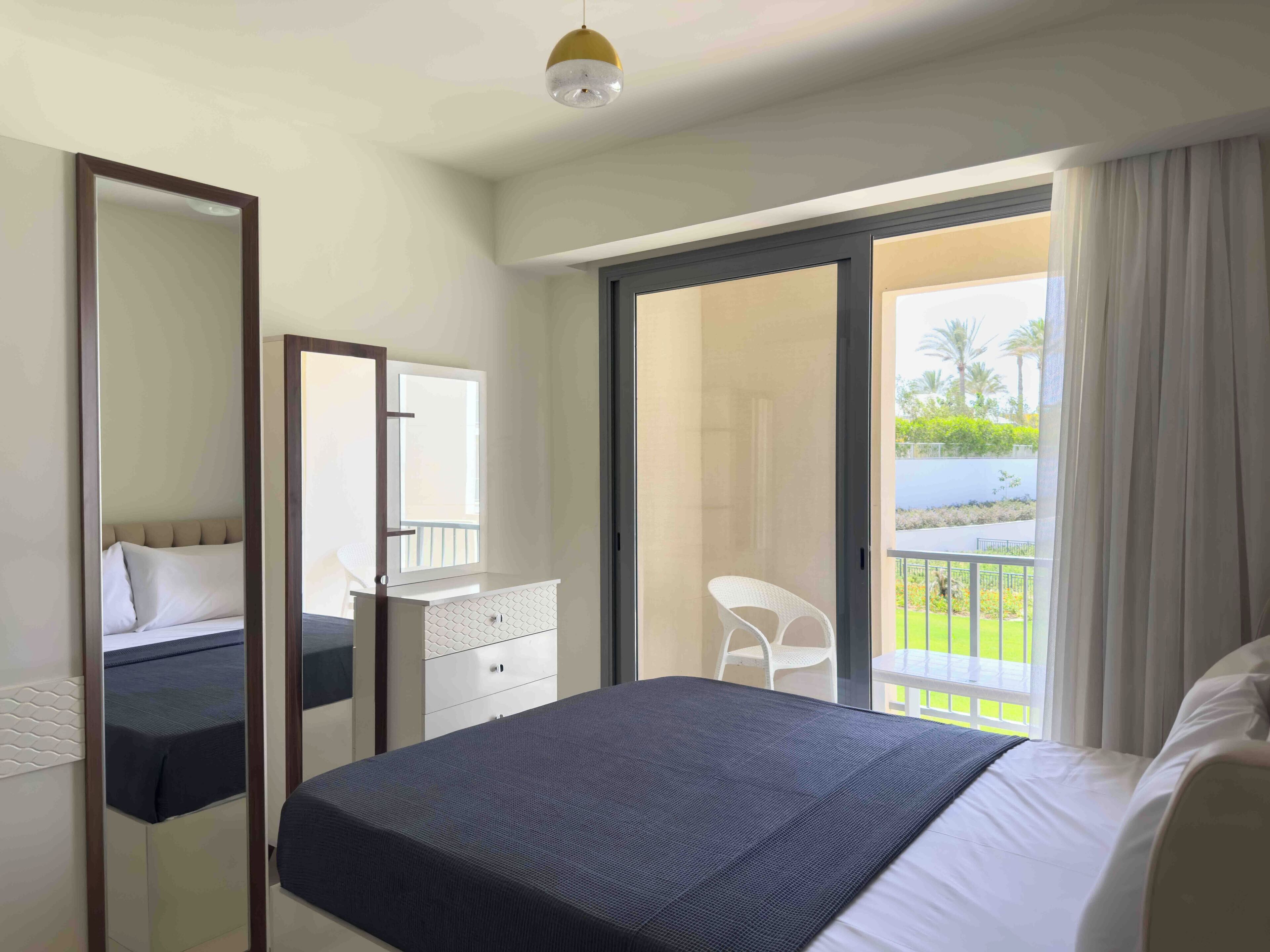 Appartement Classique, vue piscine | Bureau, espace de travail pour ordinateur portable