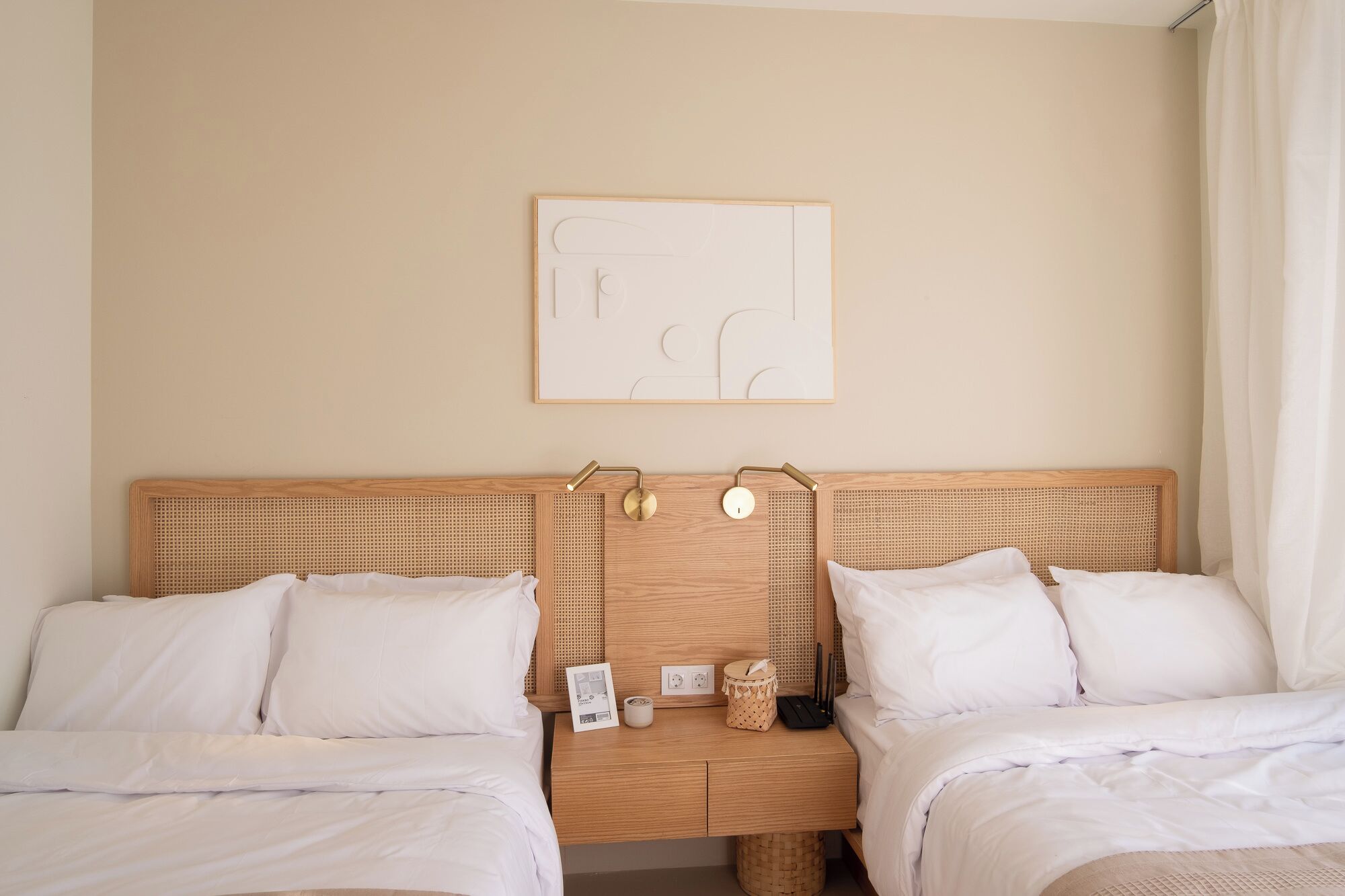 Appartement Familial, vue piscine | Bureau, espace de travail pour ordinateur portable