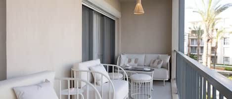 Appartement familial, vue sur la piscine | Terrasse/patio