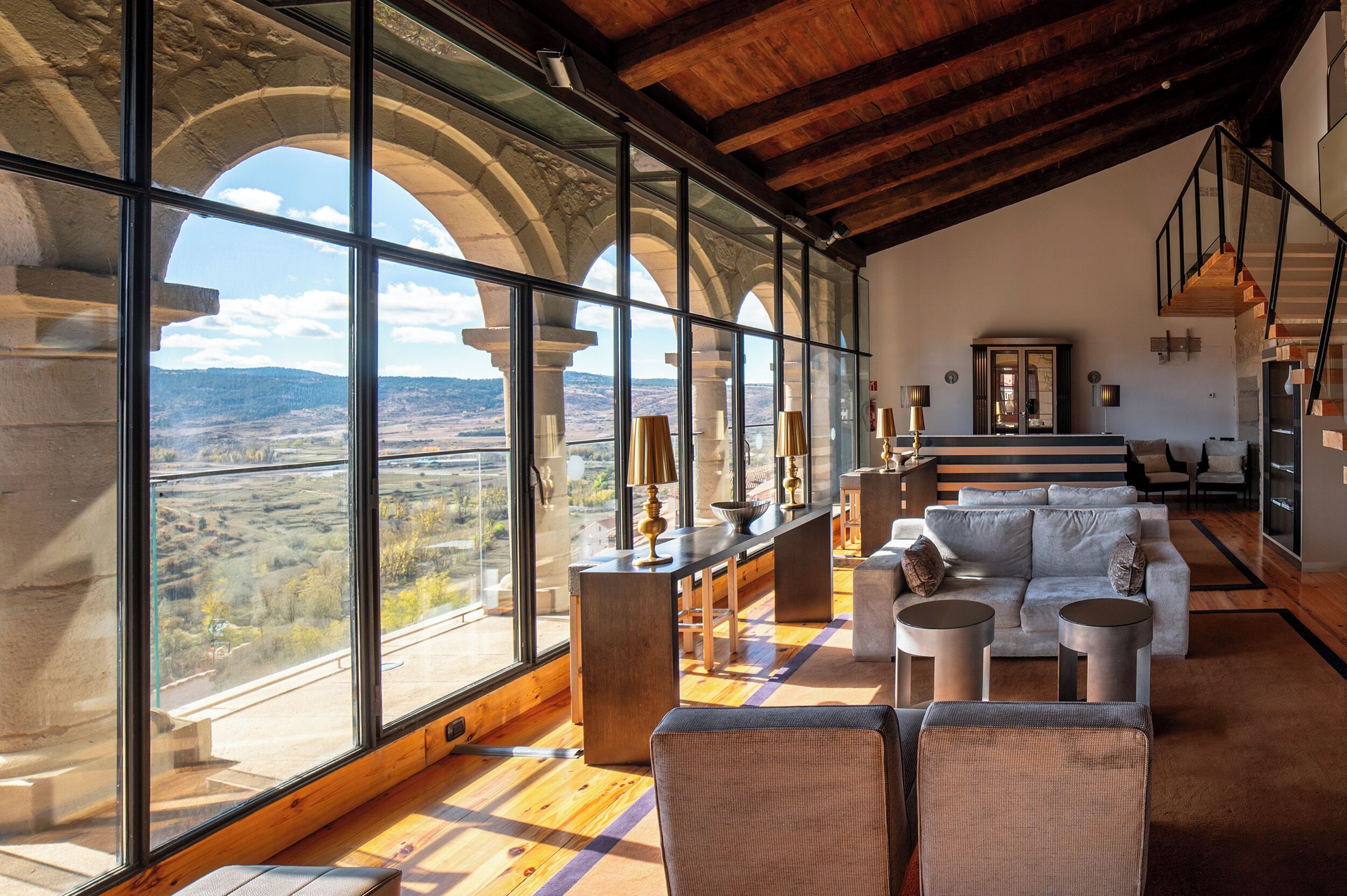 En 40-tommers Flatskjerm-TV med Parabol-TV samt TV