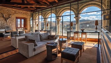 40-Zoll-Flachbildfernseher mit Satellitenempfang, Fernseher