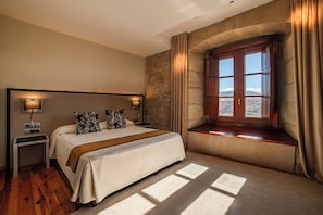 Superior Double Room, Mountain View | Peralatan tempat tidur premium, gebar bulu kapas, katil Select Comfort 