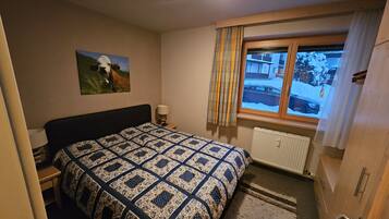 2 Schlafzimmer, schallisolierte Zimmer, Bettwäsche