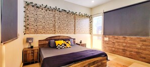 1 bedroom, free WiFi, bed sheets - Rusty Roads, South Delhi, New Delhi, Terrace with Jacuzzi for Nature lovers (New Delhi)