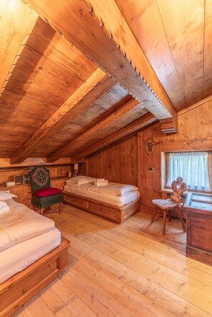 2 bedrooms, free WiFi, bed sheets - Casa Cirmoli, a cozy attic surrounded by greenery (Cortina d´Ampezzo)