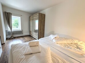 1 bedroom, travel crib, free WiFi