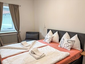 1 bedroom, travel cot, free WiFi