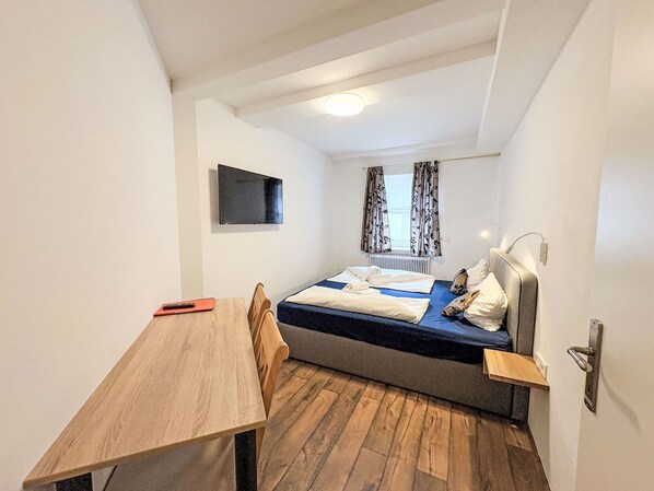 1 bedroom, travel crib, free WiFi