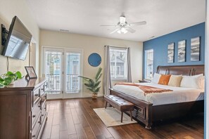 5 bedrooms, desk, travel cot, WiFi