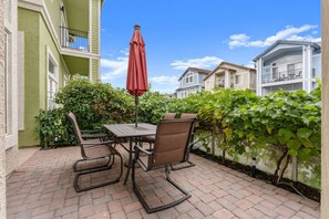 Outdoor dining - Waterfront Oasis w/ Kayaks, Fire Pit & Game Room (Sparks)