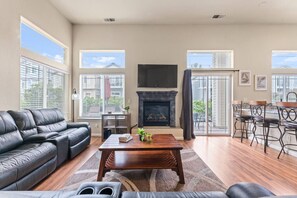 TV, fireplace