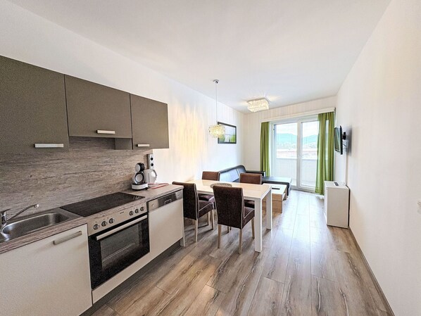 Mikrowelle, Ofen, Geschirrspüler