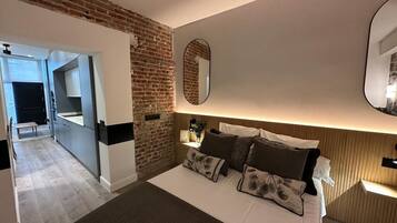 1 bedroom, iron/ironing board, internet, bed sheets