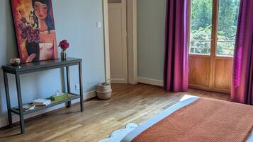 3 bedrooms, desk, free WiFi, bed sheets