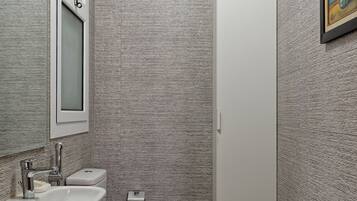 Exclusive Apartment | Bathroom