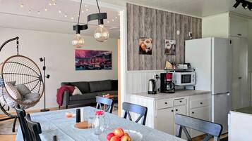 Bungalow, 3 Bedrooms, Patio, Garden View | Dining room